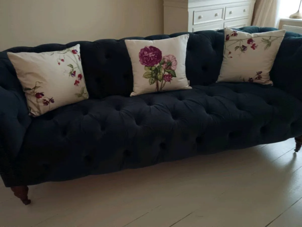 Chesterfield sofa - Image 3