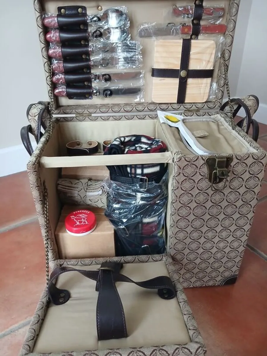 picnic hamper - Image 1