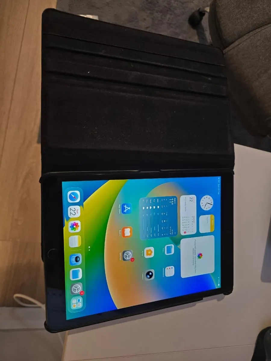iPad 9th Gen - Image 1