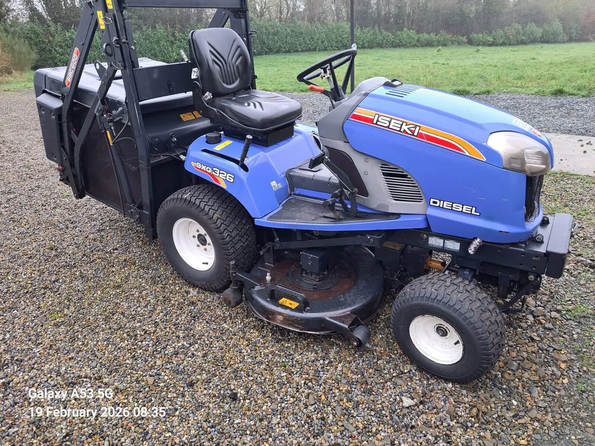 Iseki Ride on mower - Image 1