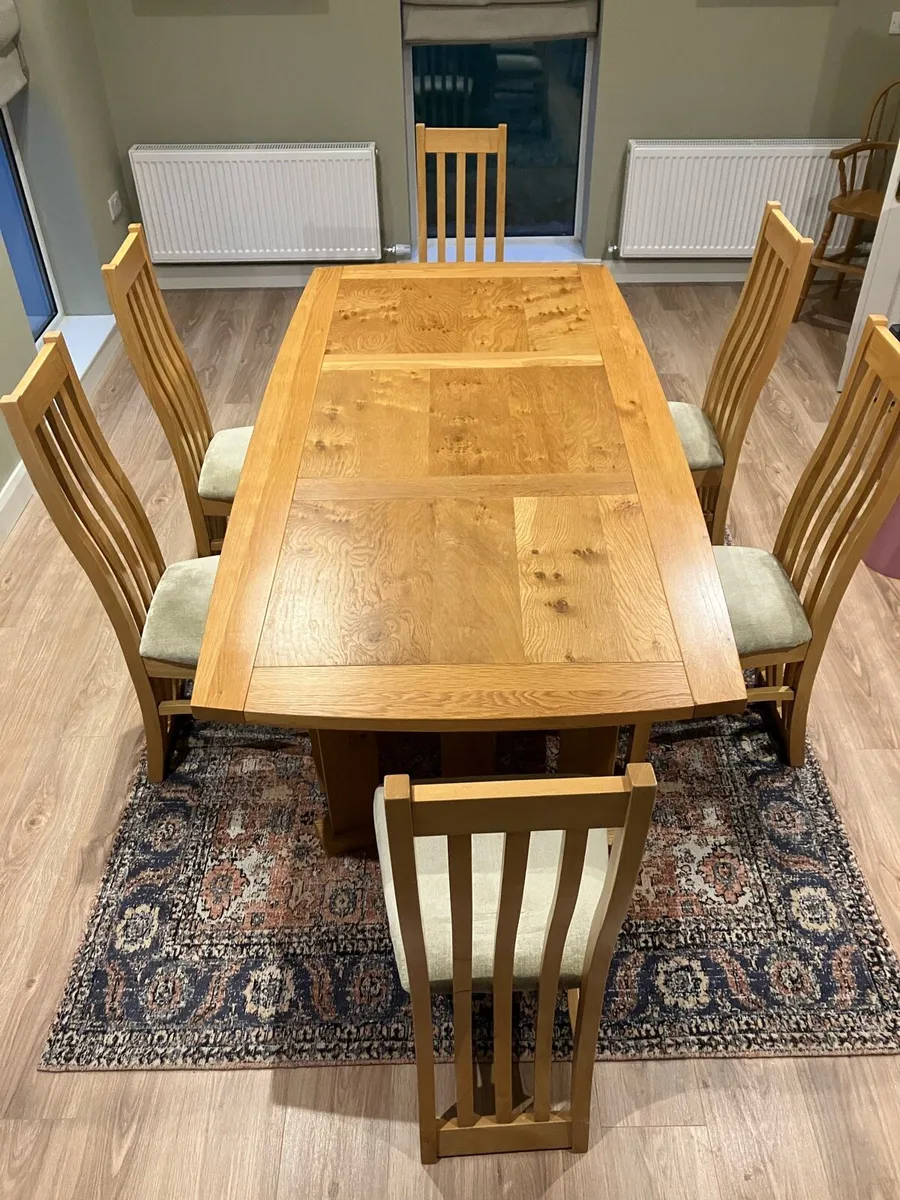Dining table and 6 chairs - Image 1