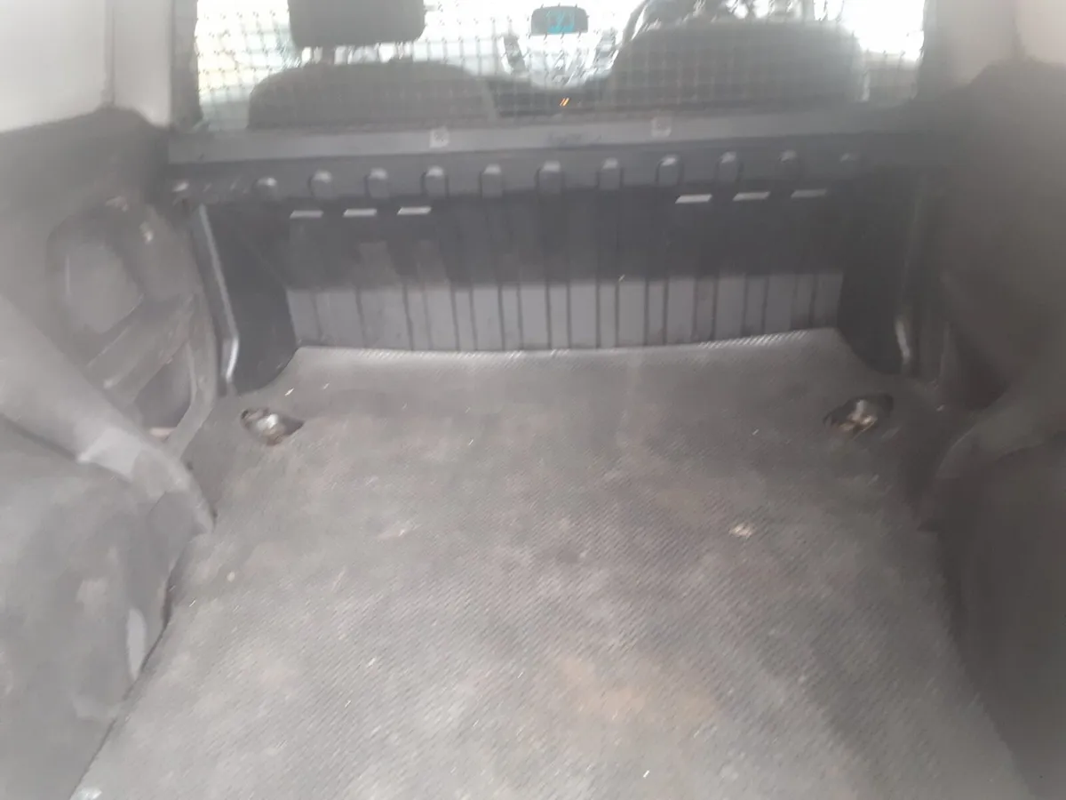 Ford Fiesta Van - Image 4