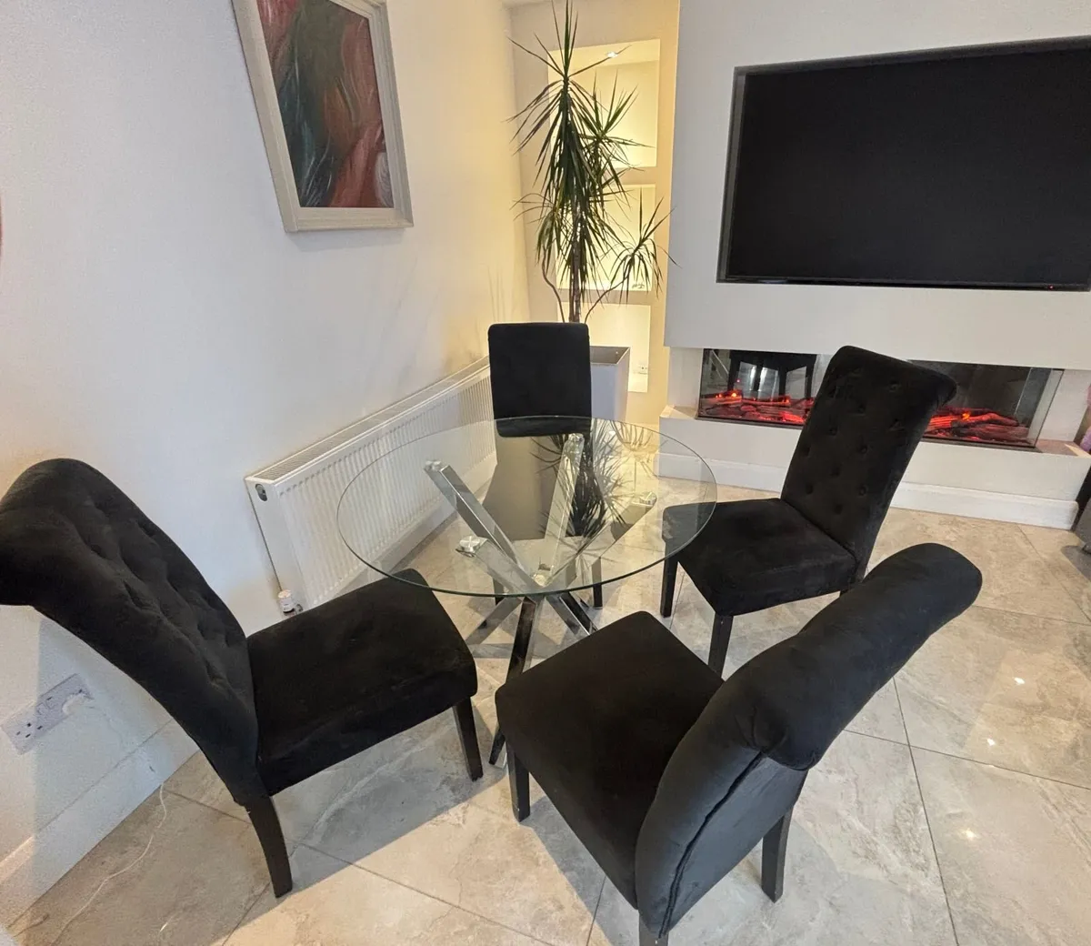 Round Glass Dining table - Image 1