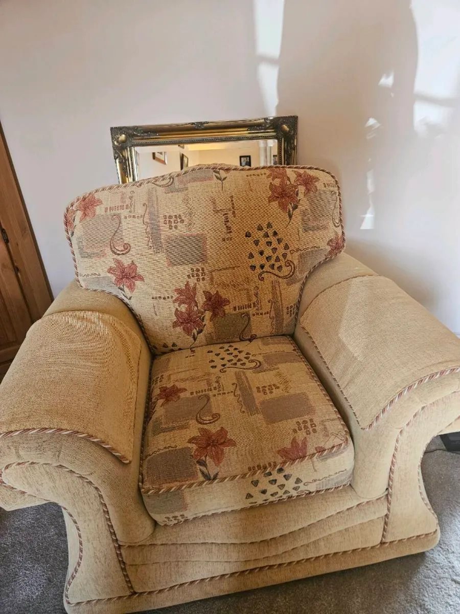 3 Seater & 2 Armchairs - Image 3