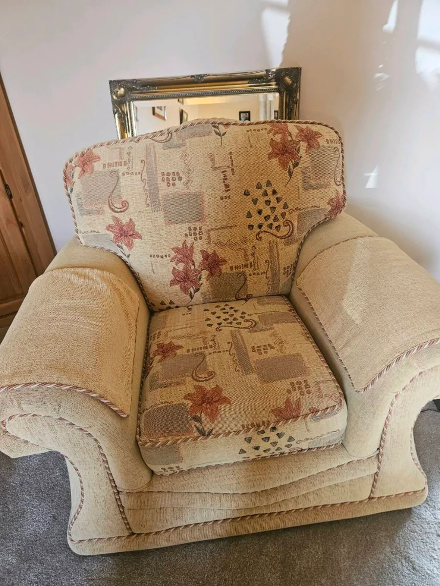 3 Seater & 2 Armchairs - Image 4