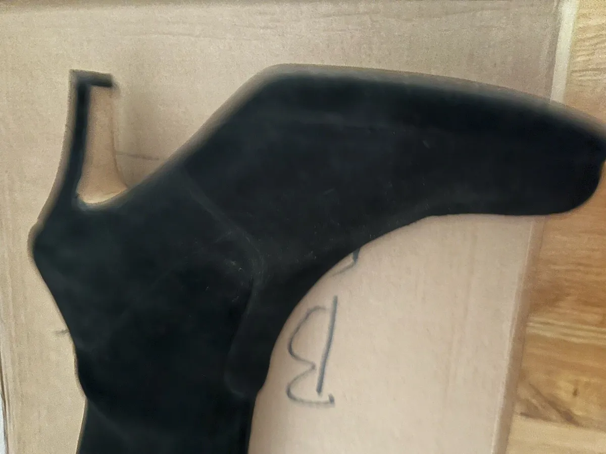 Knee length  suede boots with heel - Image 2