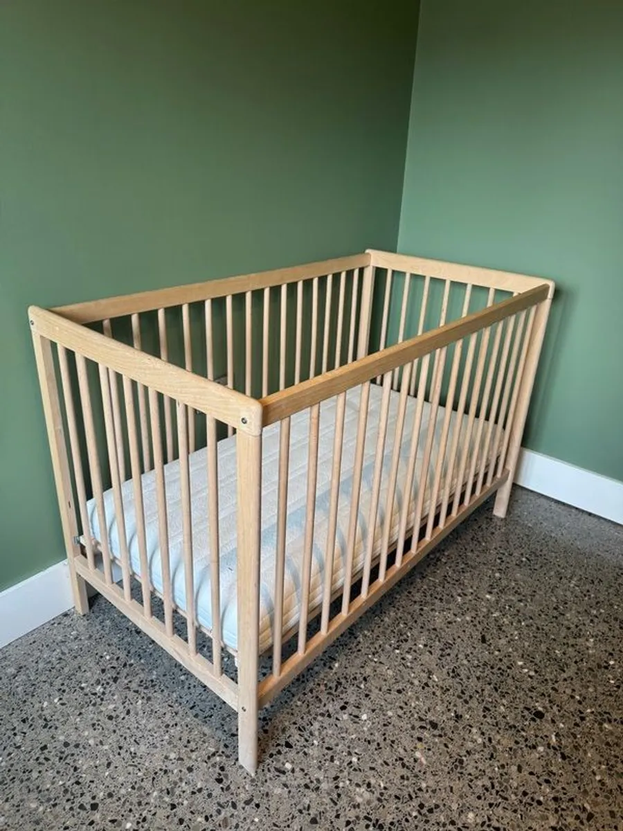 Baby cot - Image 1