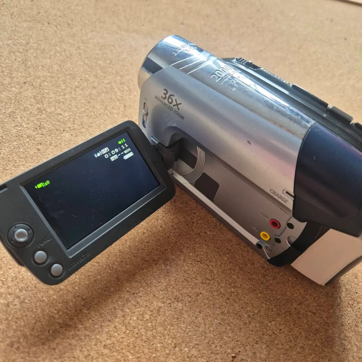 Canon MD205 Video Camera + Charger + Battery + Cas - Image 1