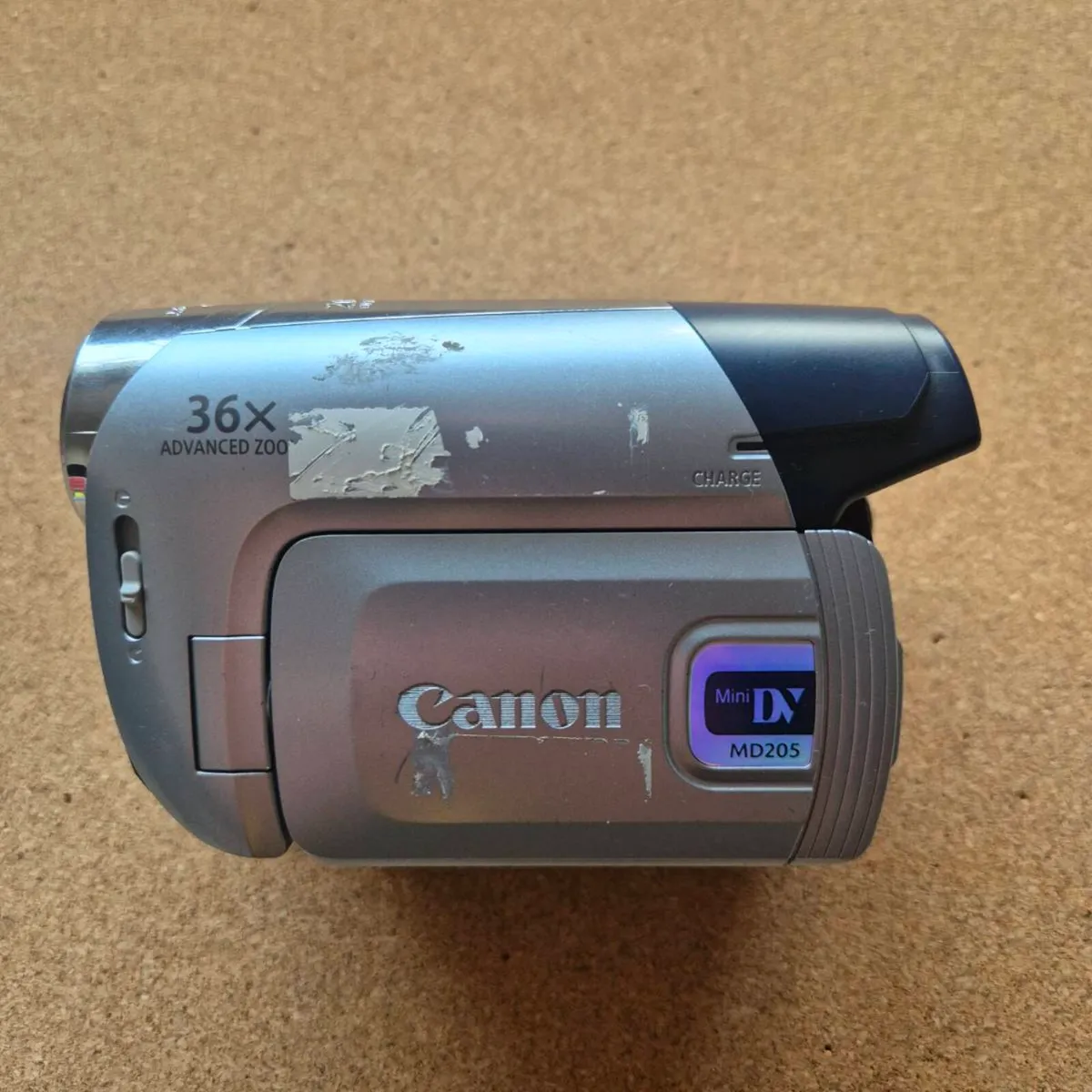 Canon MD205 Video Camera + Charger + Battery + Cas - Image 4