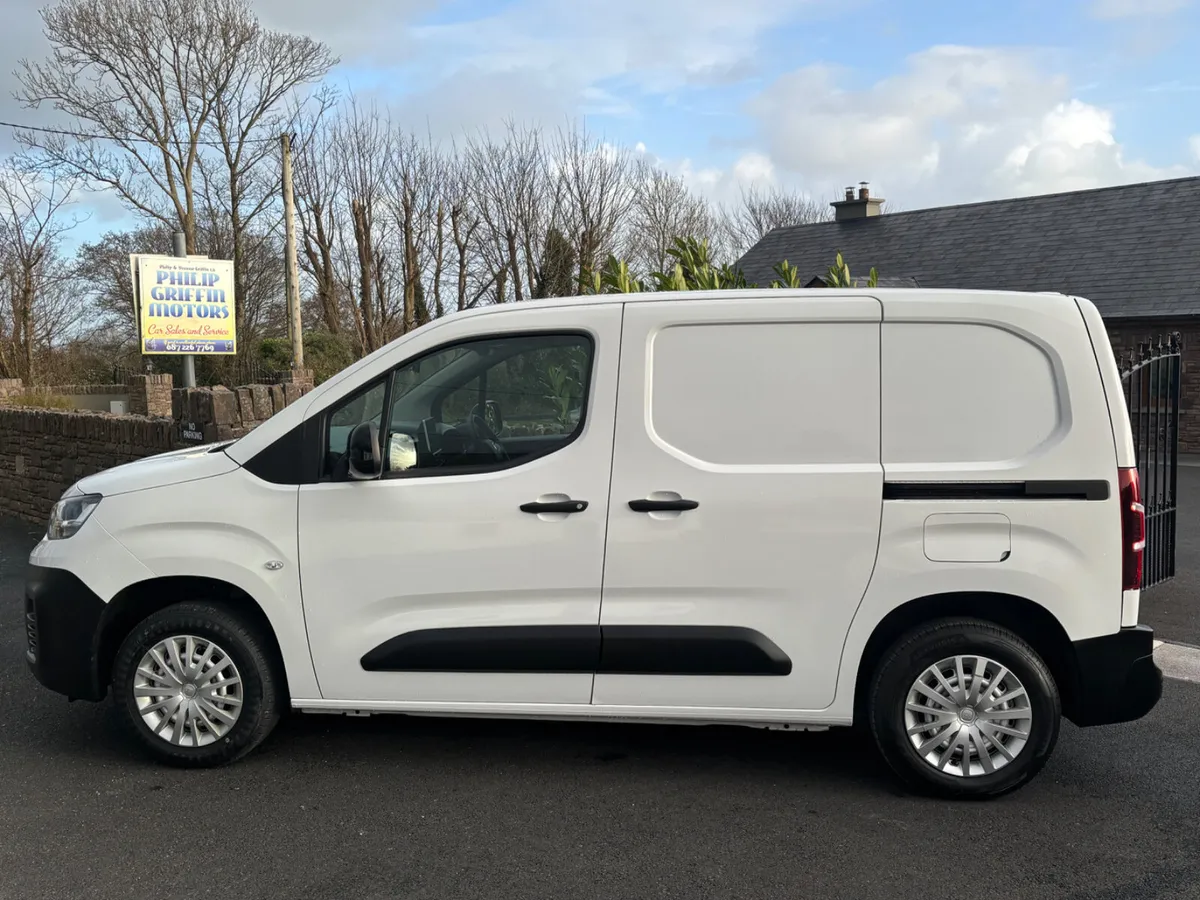 Fiat Doblo Tecnico Plus with only 49700 kms as new - Image 4