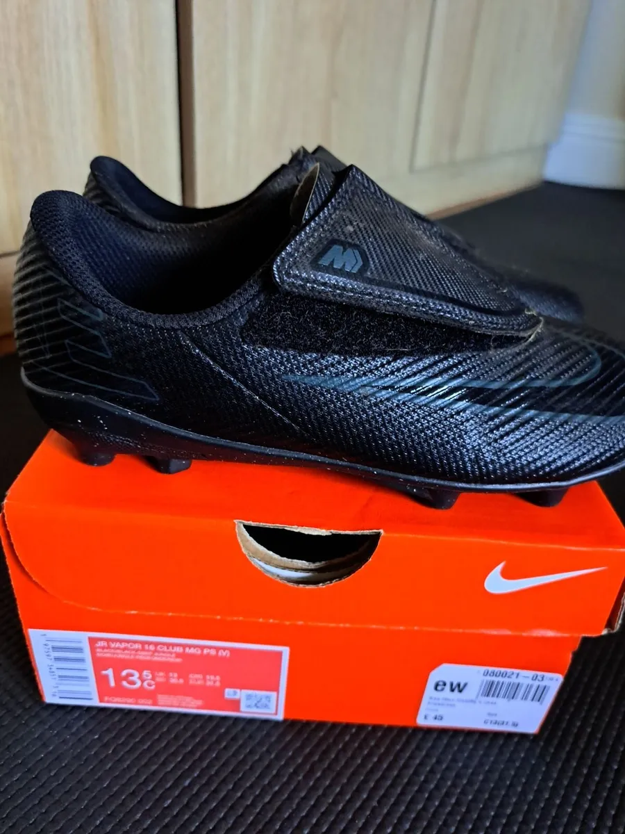 Nike football boots - Image 3