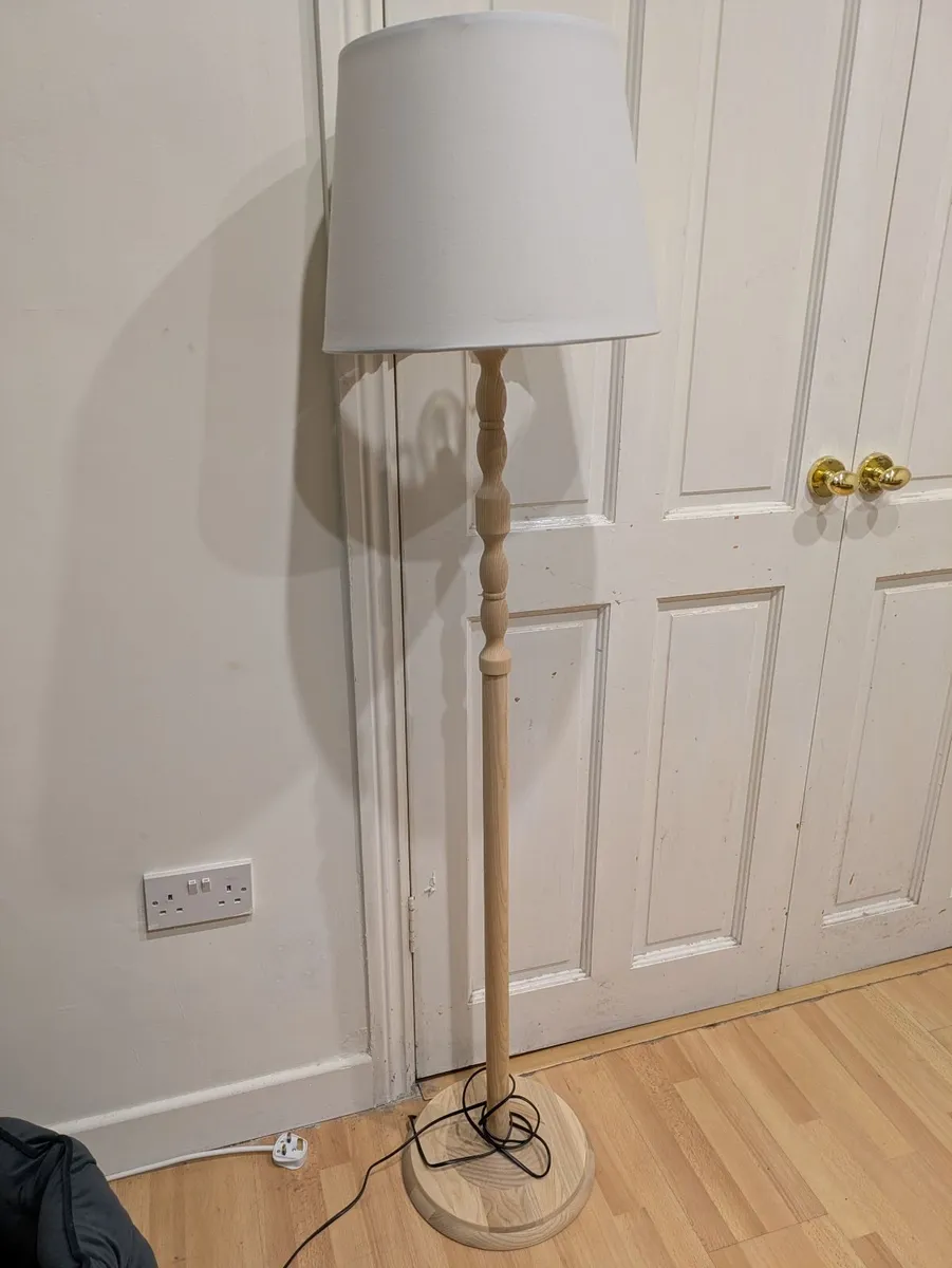 Floor lamp with lampshade - Image 1
