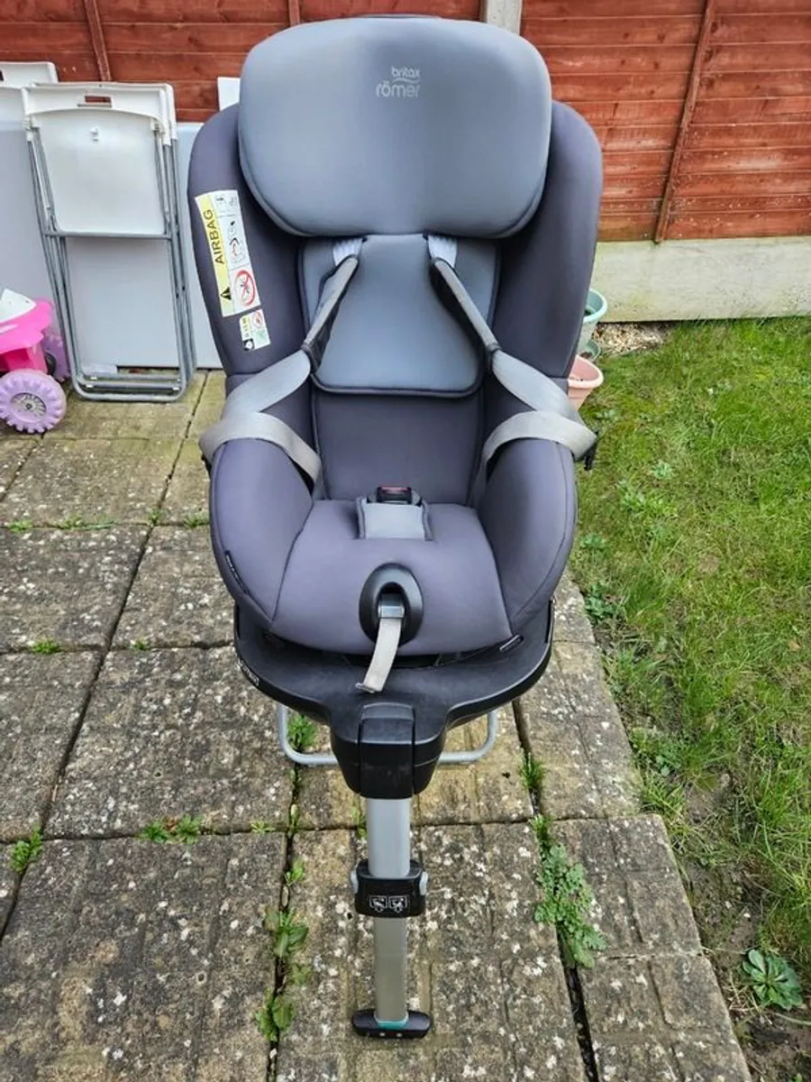Britax Romer DUALFIX M i-SIZE for sale - Image 1
