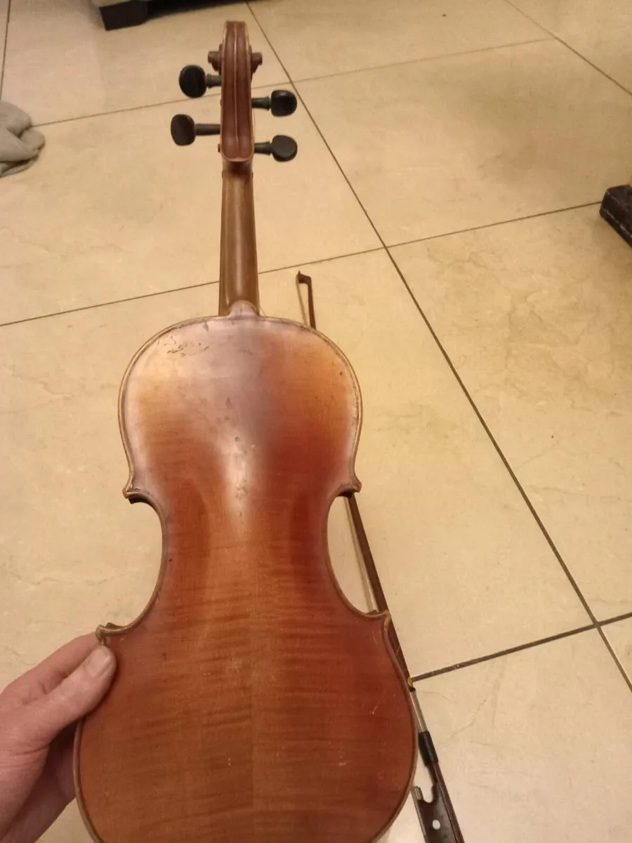Old violin - Image 2