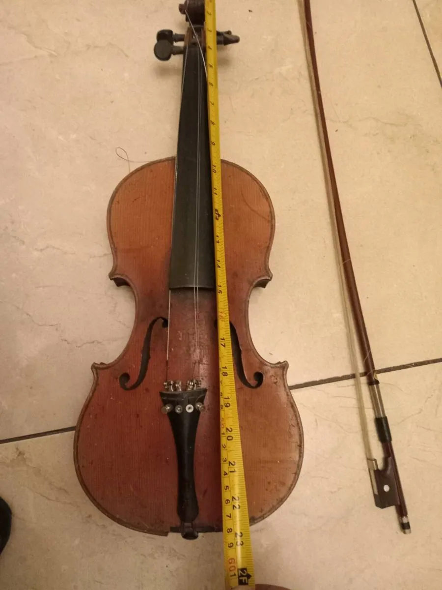 Old violin - Image 4