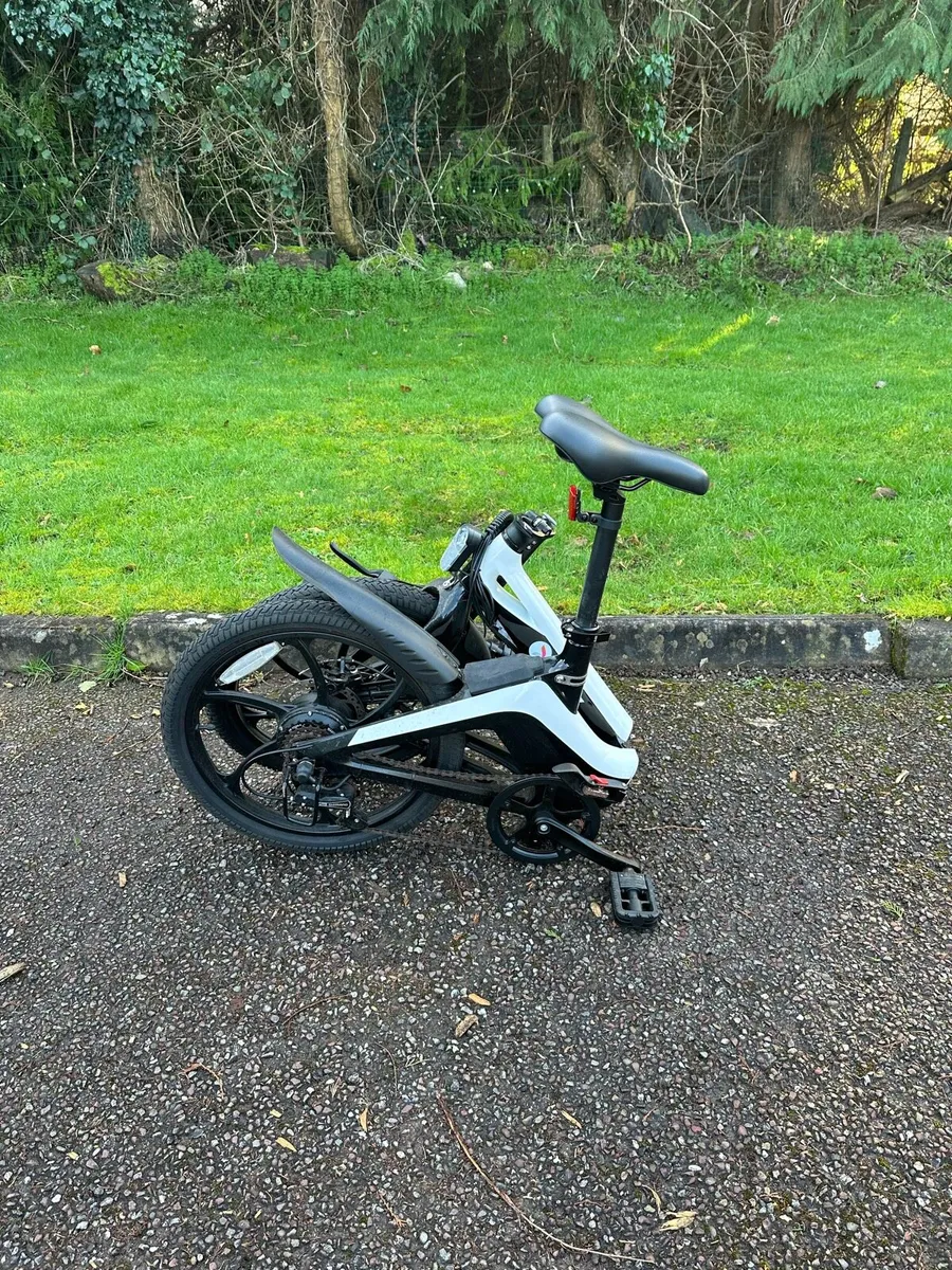 Kruz Belize Electric Folding Bike - Image 1