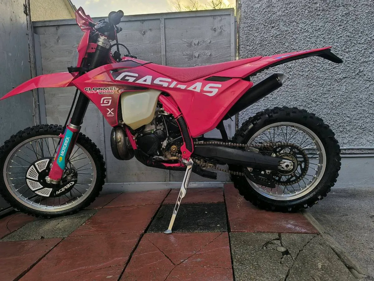 2024 gasgas  enduro 300 - Image 2