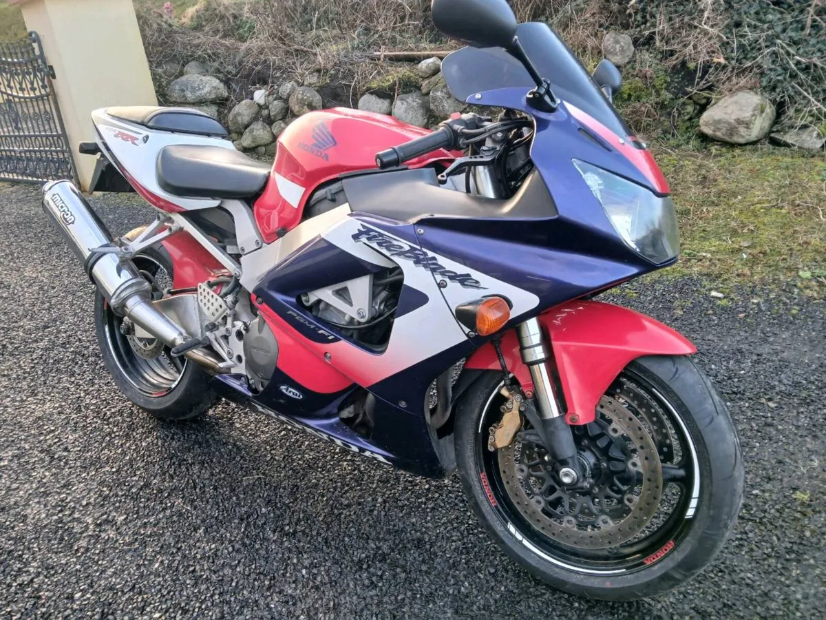 01 Honda CBR 900 fireblade motorcycle - Image 1