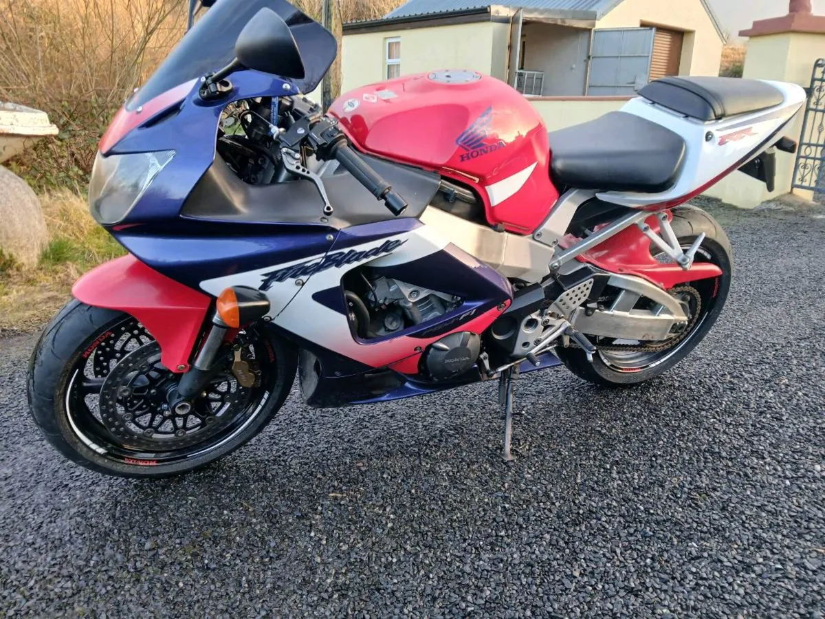 01 Honda CBR 900 fireblade motorcycle - Image 4