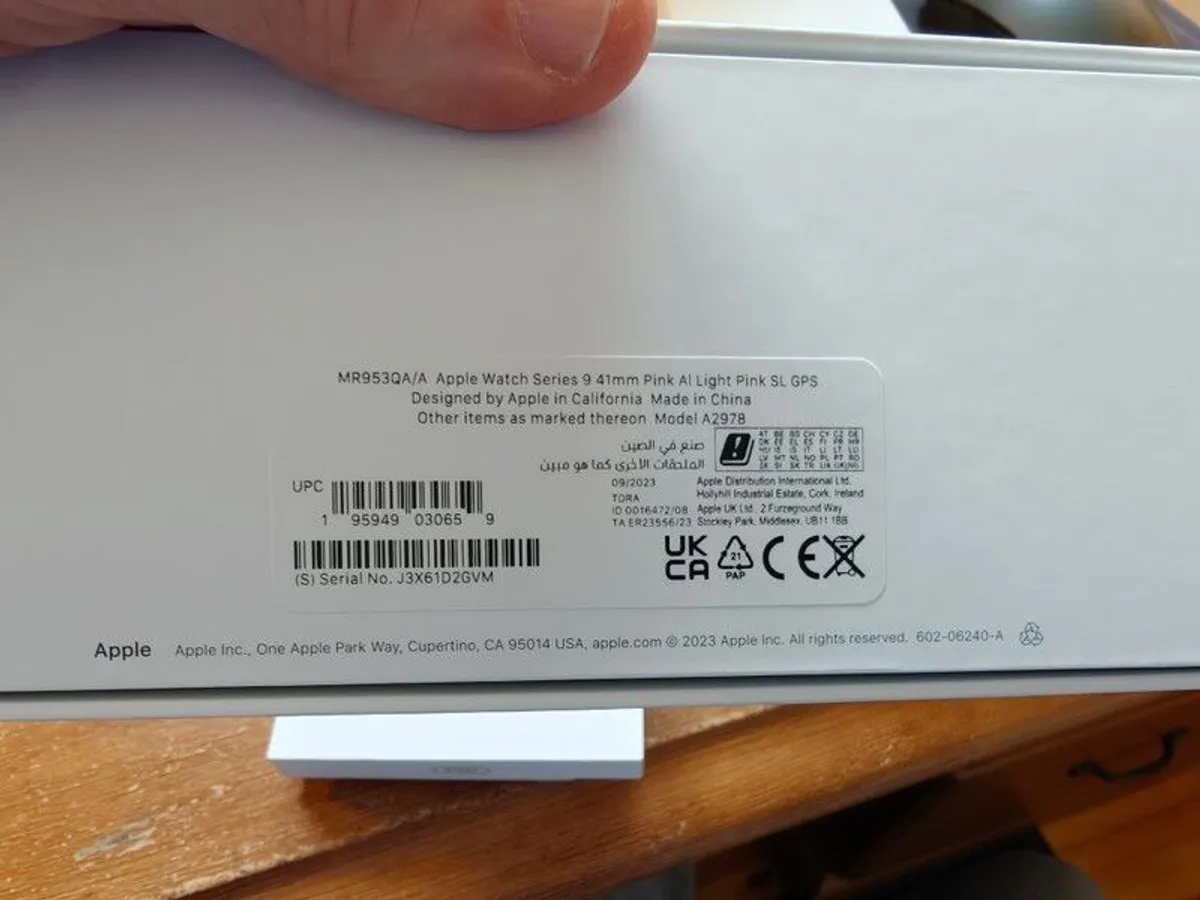 Apple Watch Series 9 Rose Gold 41mm 2 new straps - Image 2