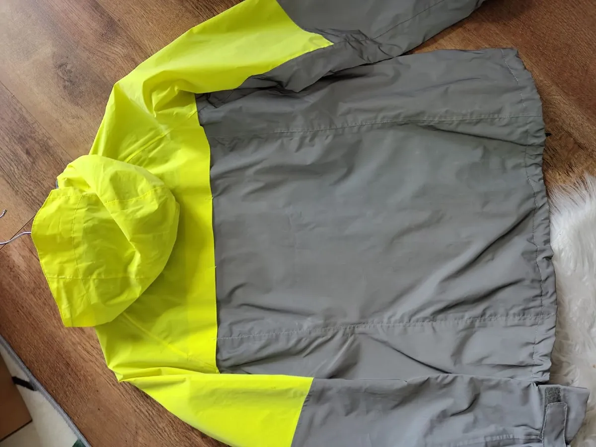 Waterproof Cycling Jacket (Women's) - Image 1
