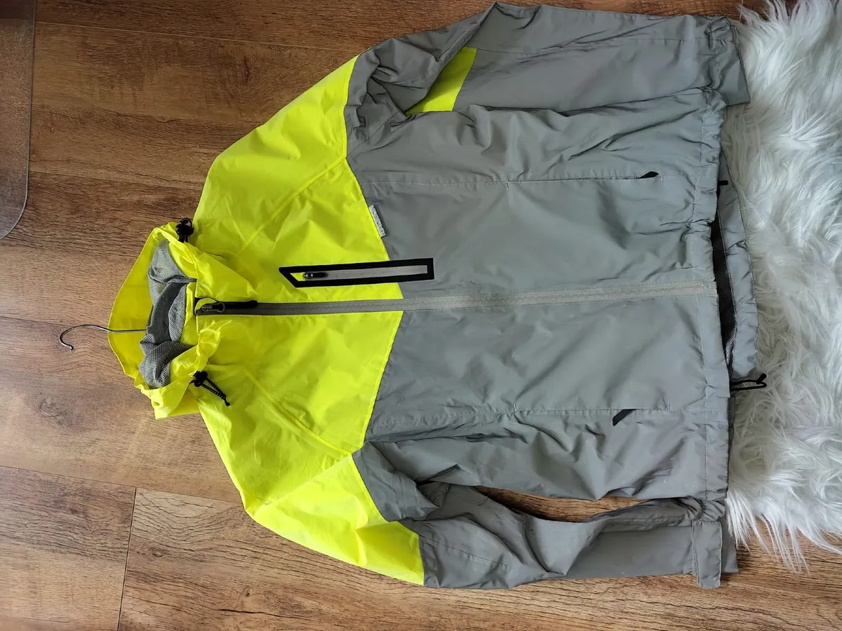 Waterproof Cycling Jacket (Women's) - Image 2