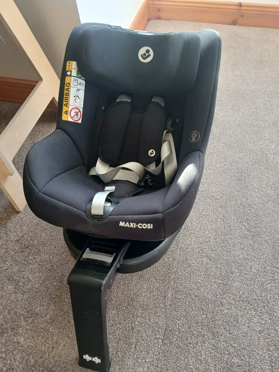 Maxi Cosi 360’ Car Seat - Image 1