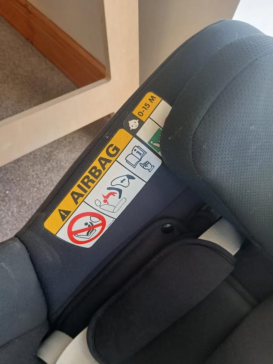 Maxi Cosi 360’ Car Seat - Image 2