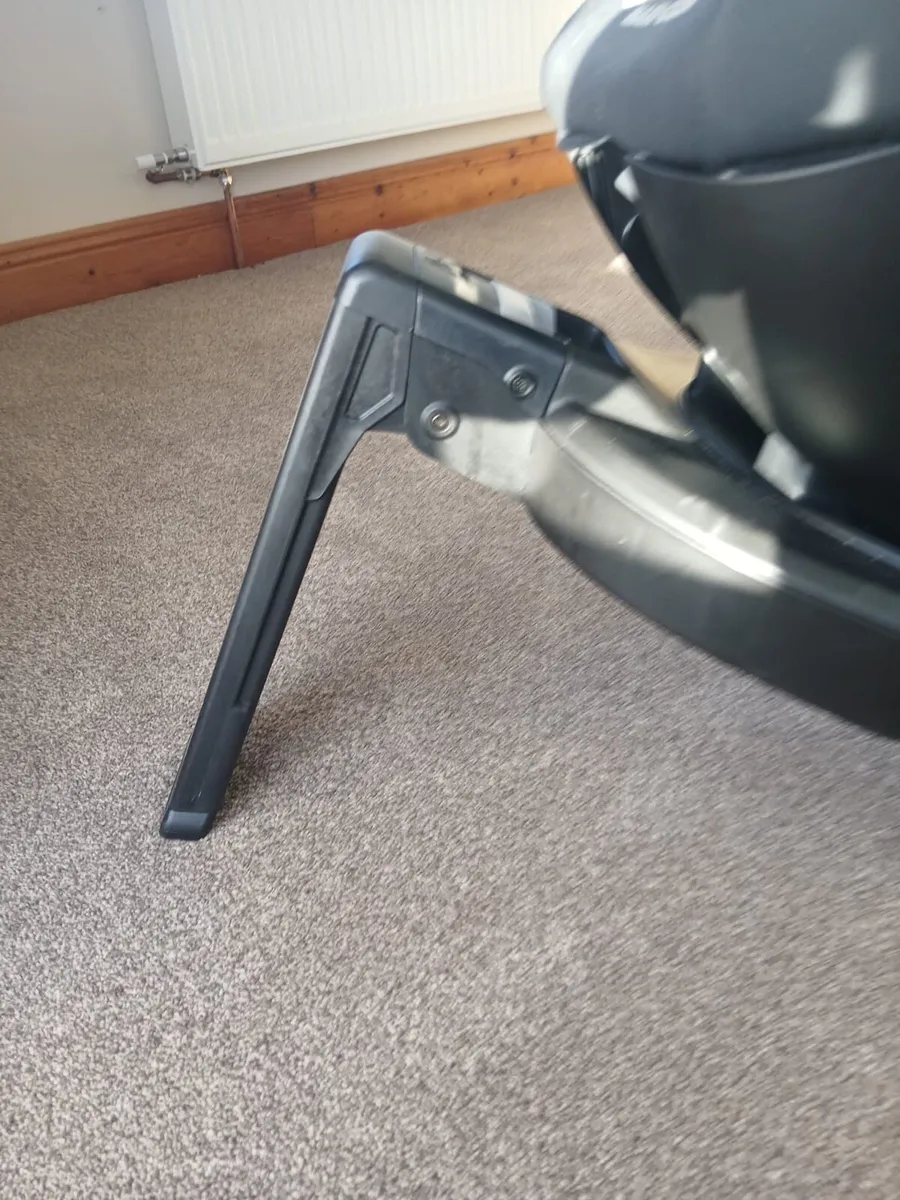 Maxi Cosi 360’ Car Seat - Image 3