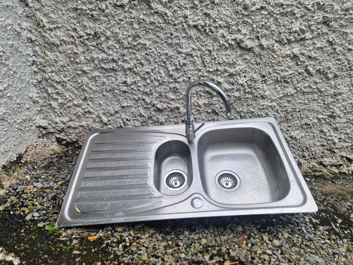 Radiator and sink - Image 2