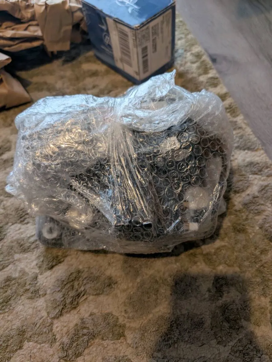 BMW 7 SERIES Air Compressor and relay - Image 2