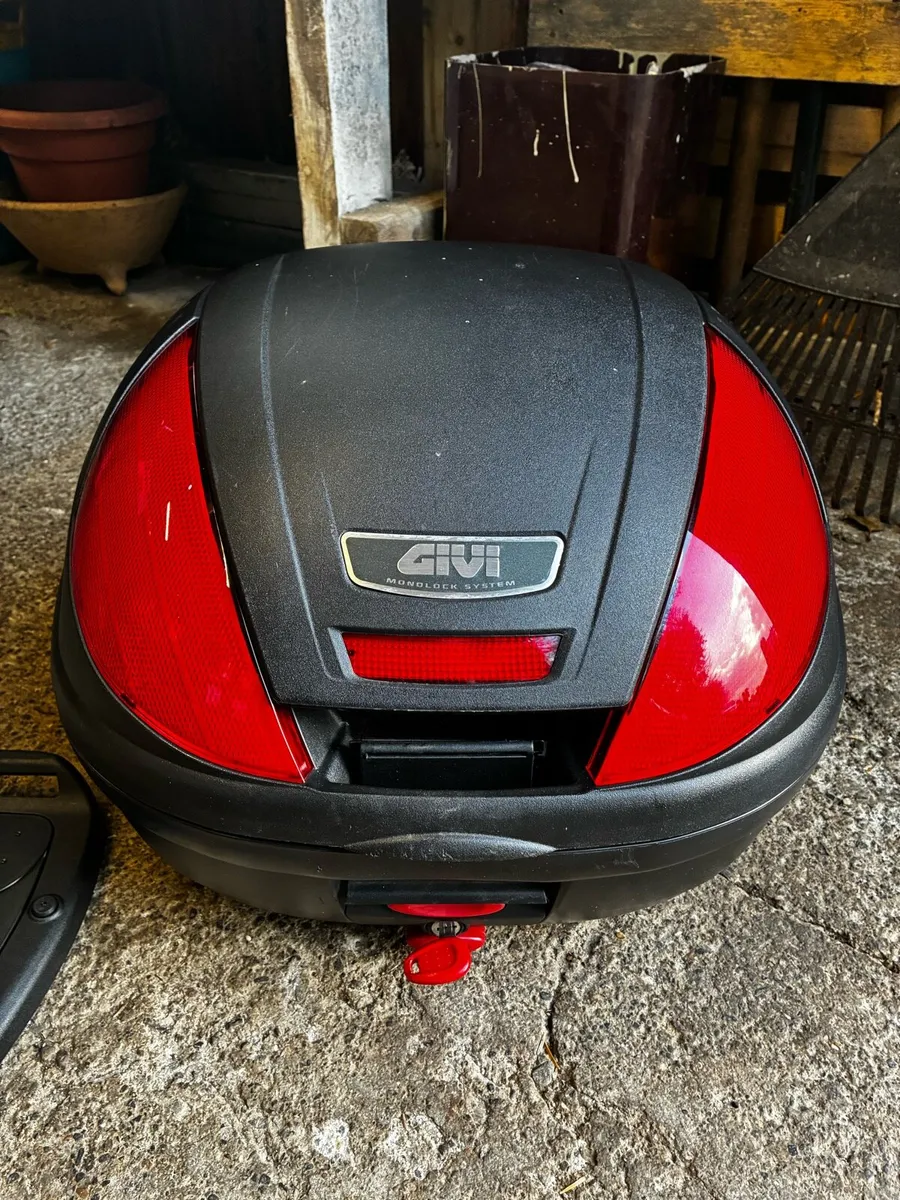 Givi Topbox - Image 1