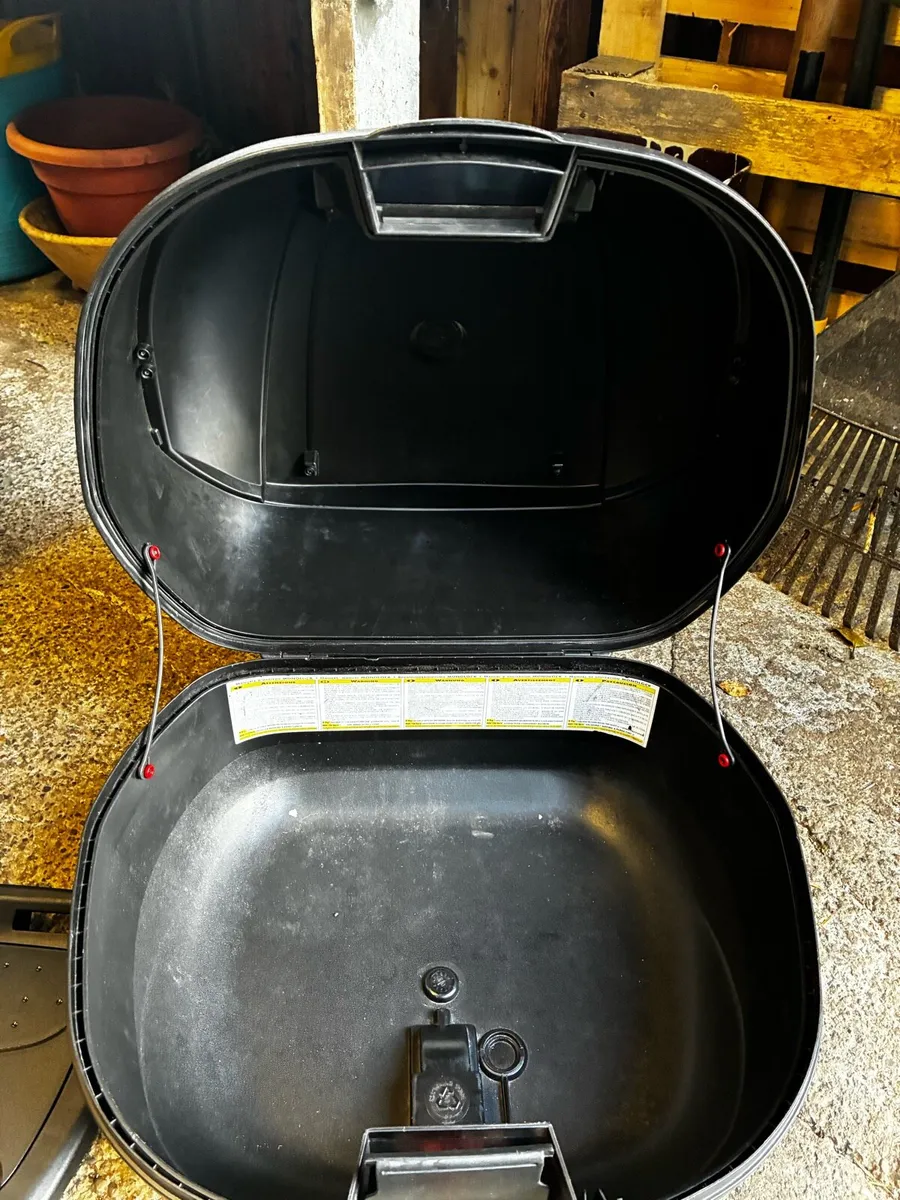 Givi Topbox - Image 2