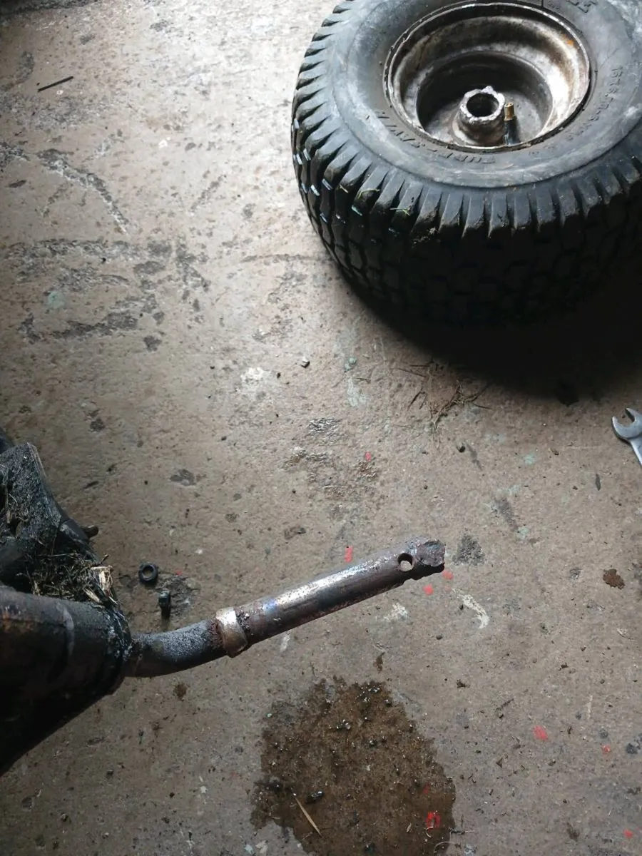 Ride on mowers front axle replacement - Image 2