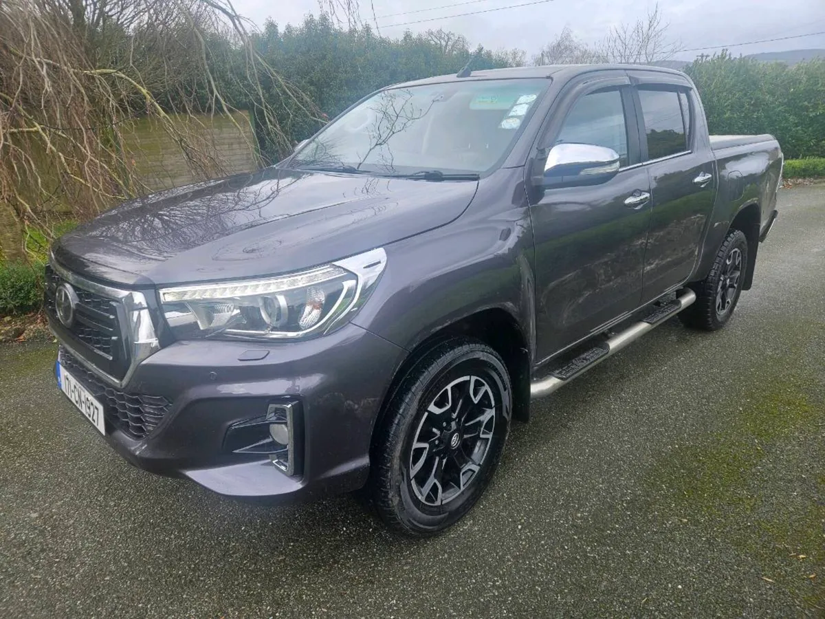 Toyota hilux invincible x - Image 1