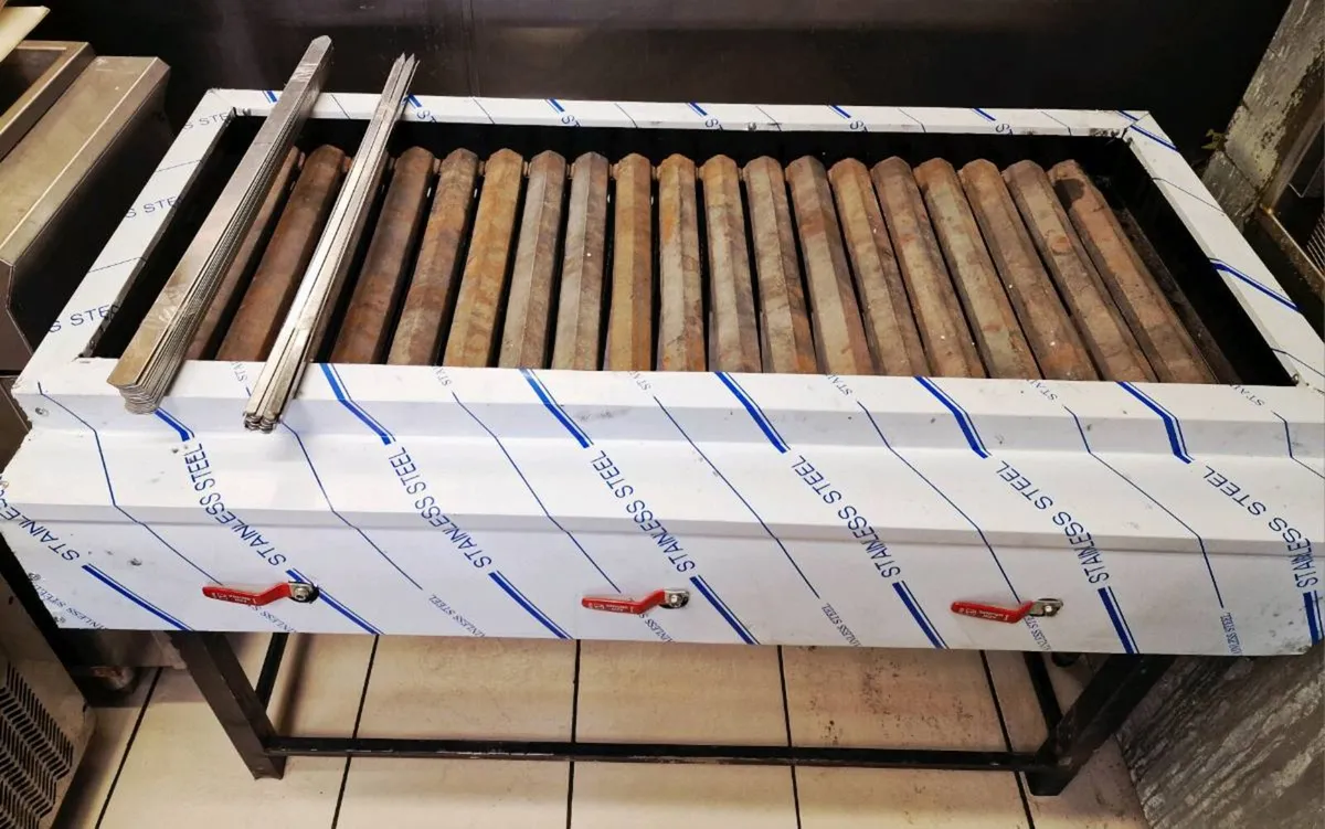 Commercial natural gas BBQ grill - Image 4