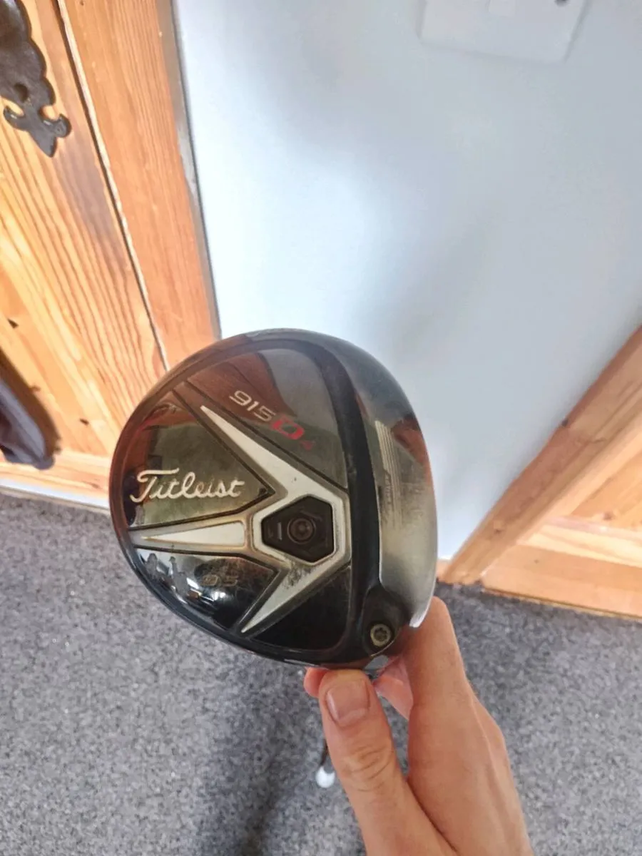 Titleist 915 D4 Driver - Image 1