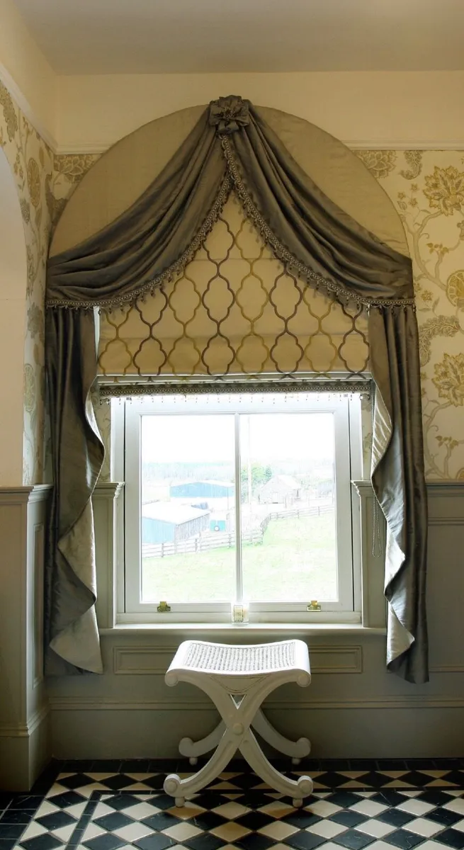 Luxurious Roman Blind and Pelmet - Image 1