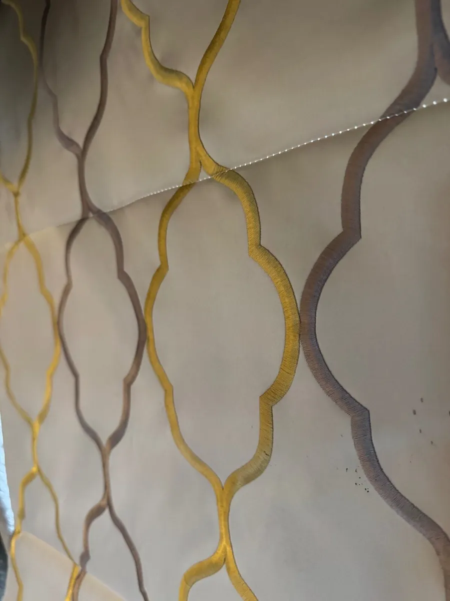 Luxurious Roman Blind and Pelmet - Image 2