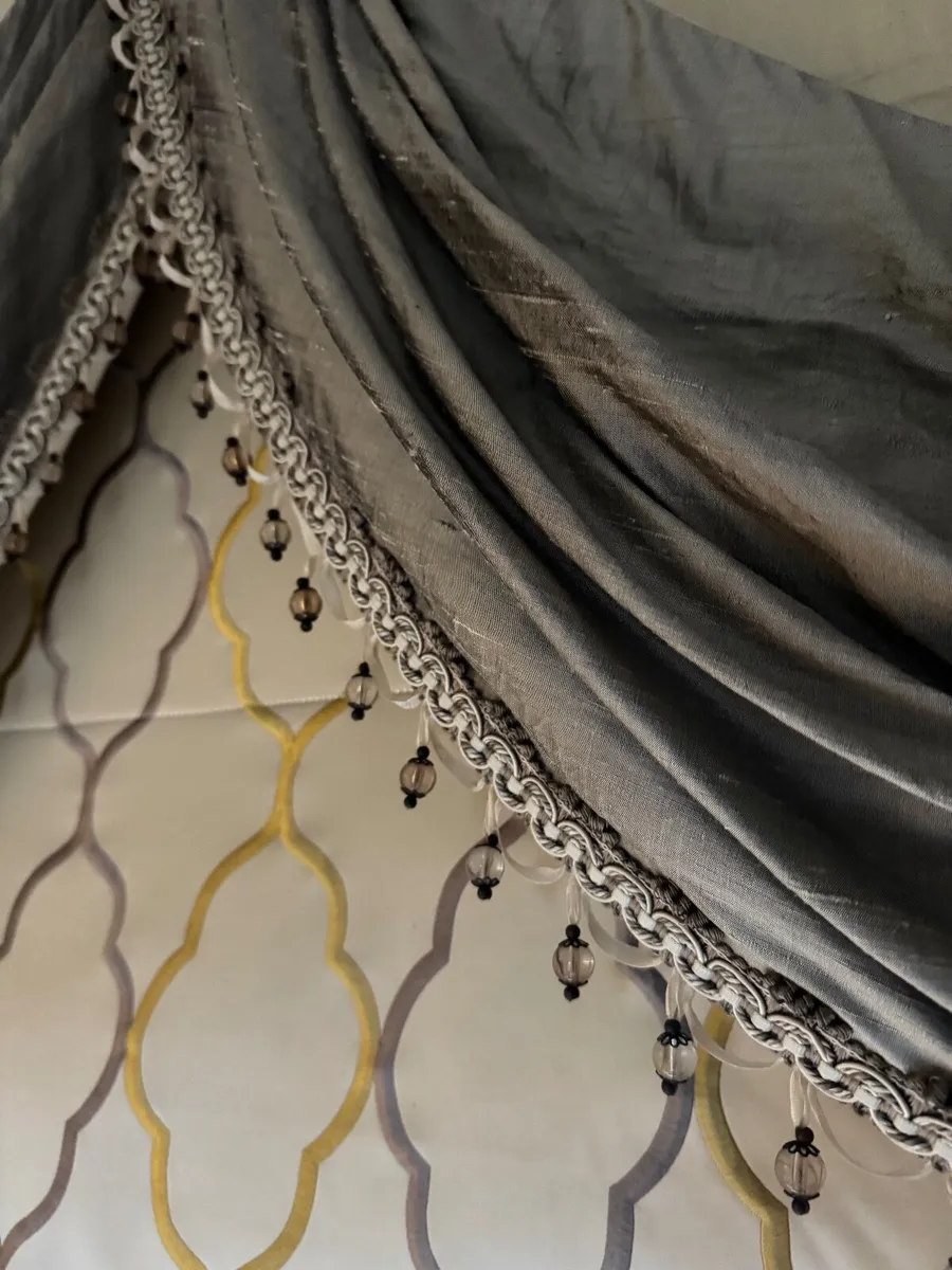 Luxurious Roman Blind and Pelmet - Image 4