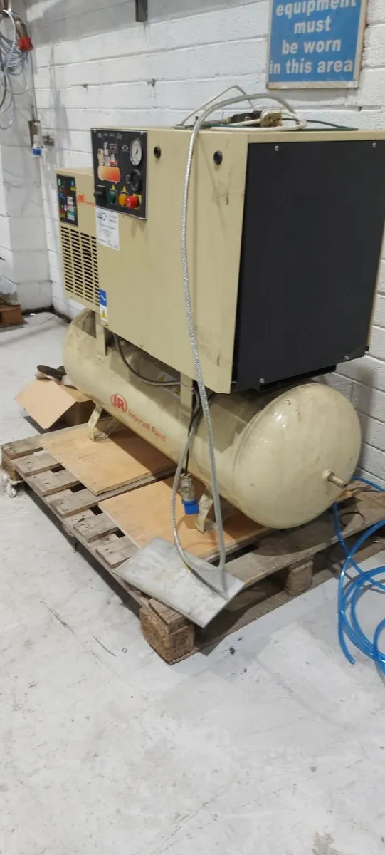 Air compressor - Image 1