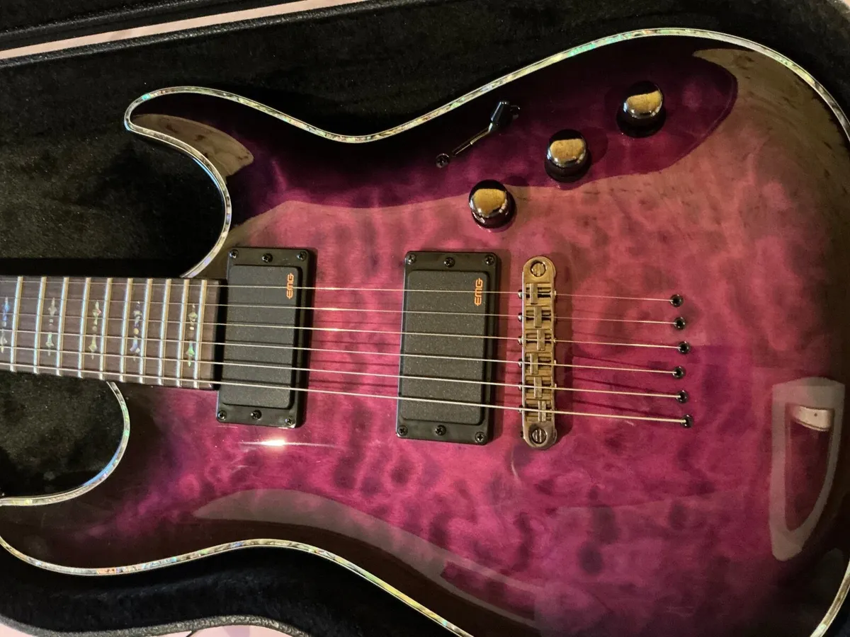 Shecter hellraiser guitar and case like new - Image 4