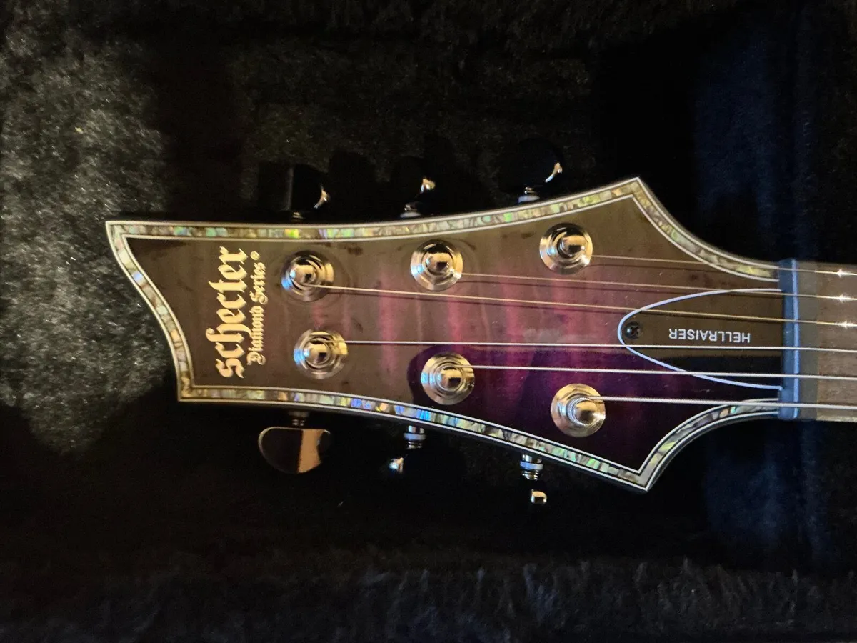 Shecter hellraiser guitar and case like new - Image 2