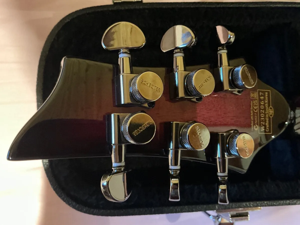 Shecter hellraiser guitar and case like new - Image 3