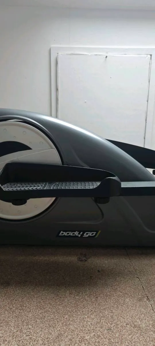 Cross trainer elliptical machine - Image 2