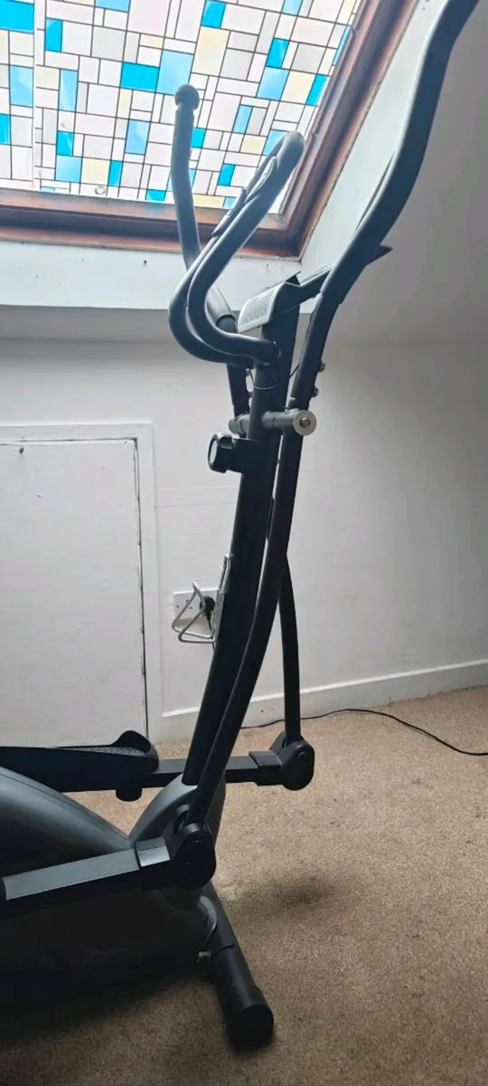 Cross trainer elliptical machine - Image 3