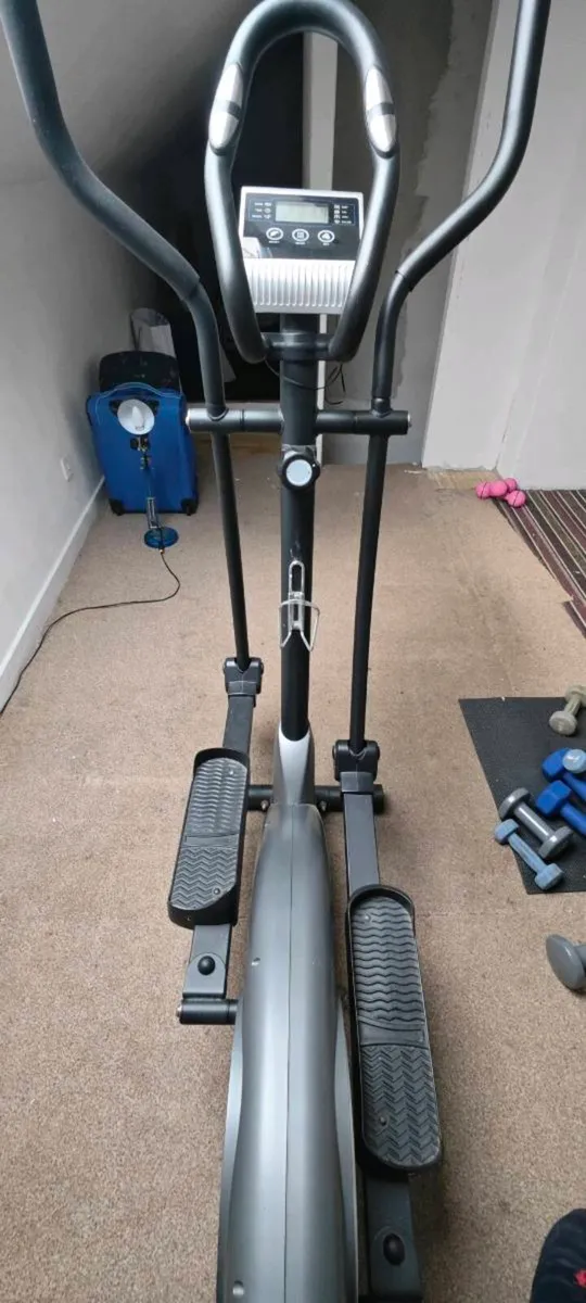 Cross trainer elliptical machine - Image 4