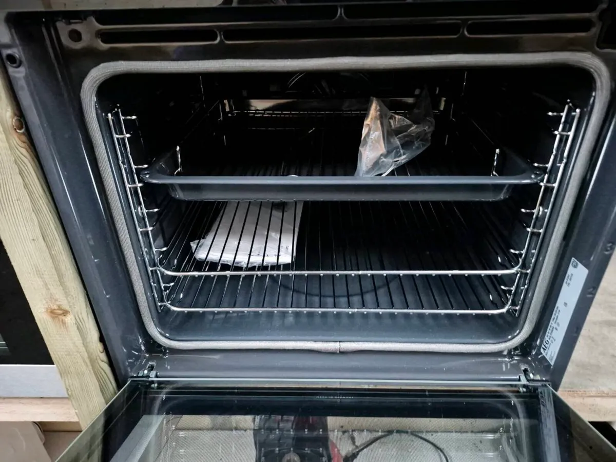 NEW AEG SteamBake Pyrolytic Self-Cleaning Single O - Image 4