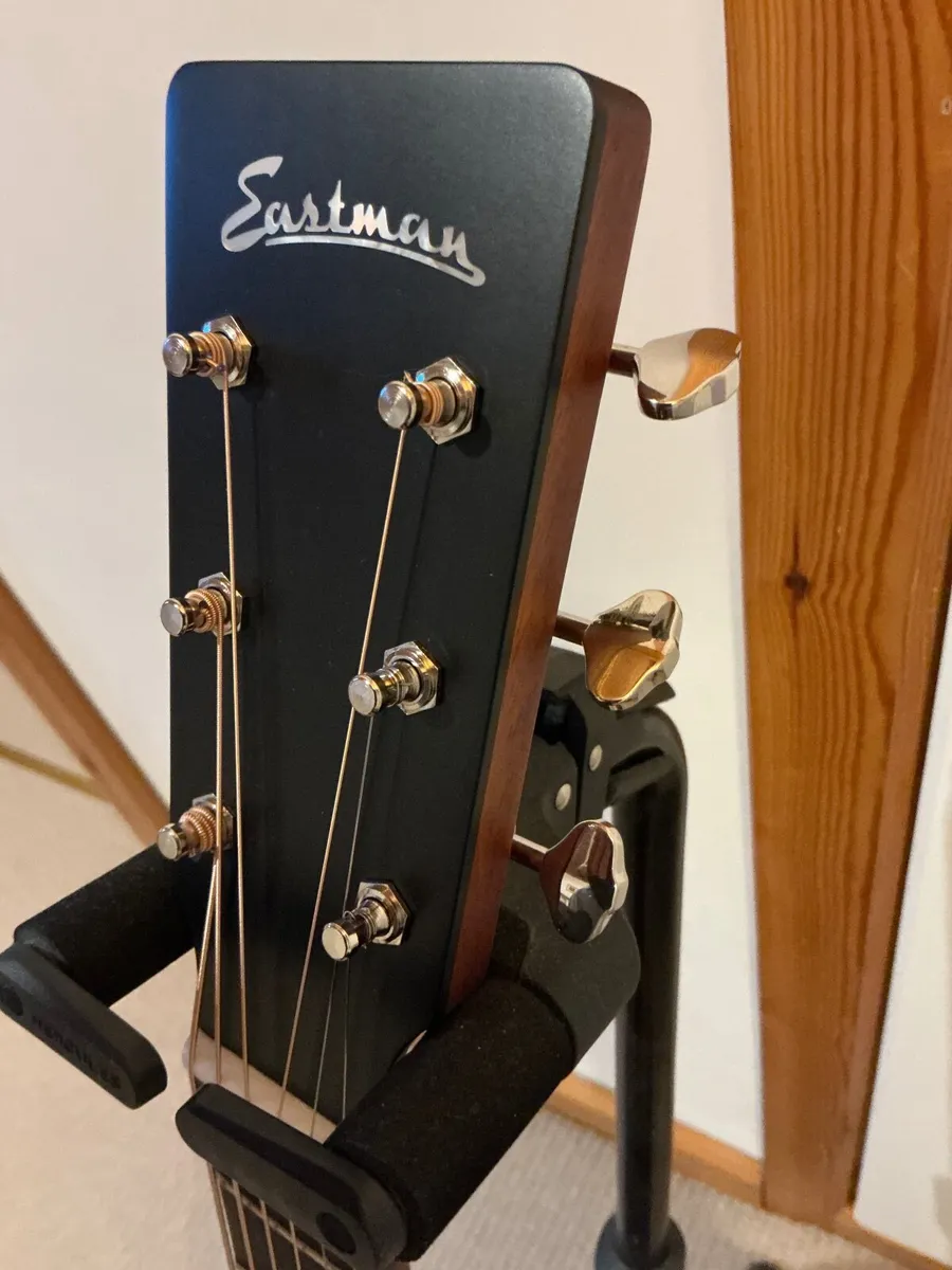 Eastman E1 accoustic guitar and softcase - Image 3