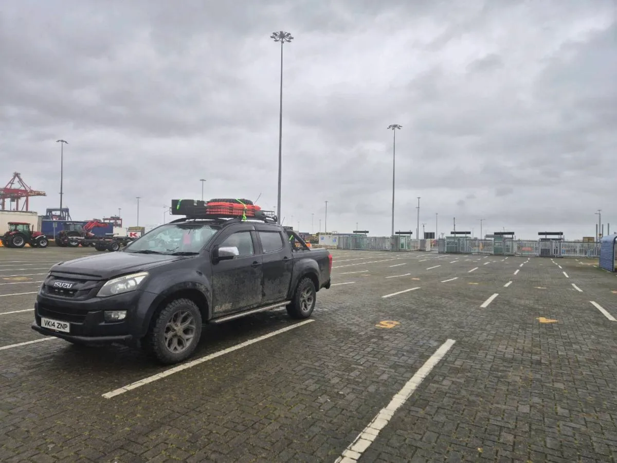 Isuzu D max Blaze 2014 twin turbo - Image 3